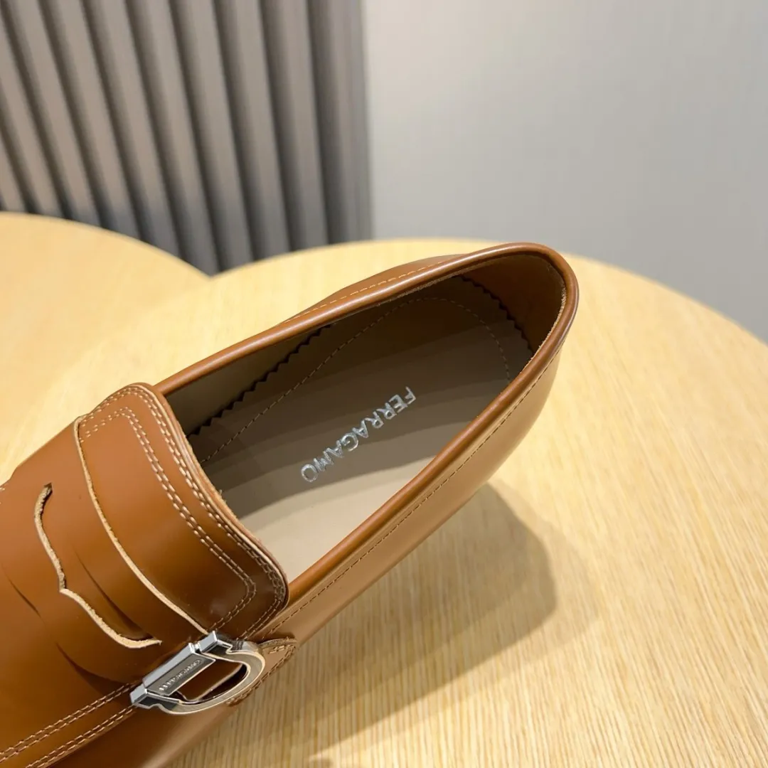 Men's Men's Shoes💰P640💰🔥《Ferragamo》👏Latest • High-end top brand luxury ~ purchasing agency, top quality ~. New fashionable business men's shoes🔜The uppers are made of original cashmere cowhide➕cowhide·lining, with fine workmanship. The original stylish and soft combination wear-resistant and non-slip outsole is light and comfortable on the feet. The real thing looks better in real life. Size: 38/44